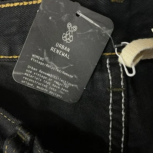 Urban Renewal Levi’s Large Jean Shorts Recycled Button-Fly High-Rise Frayed Hems - Picture 7 of 9